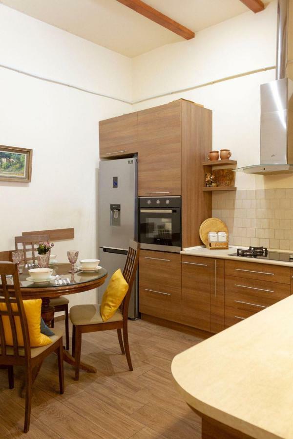 Loft Home In City Center เยเรวาน ภายนอก รูปภาพ