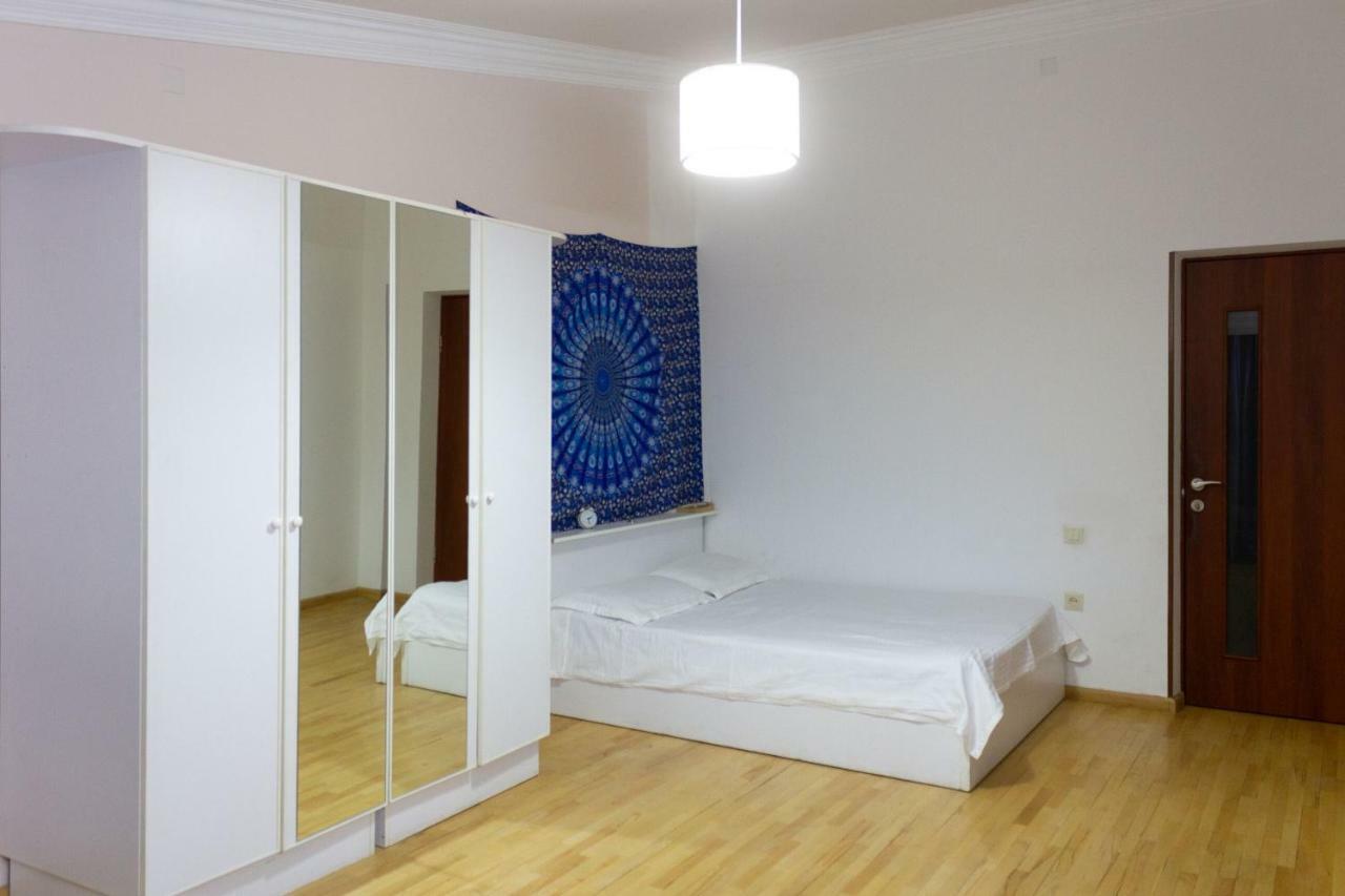 Loft Home In City Center เยเรวาน ภายนอก รูปภาพ